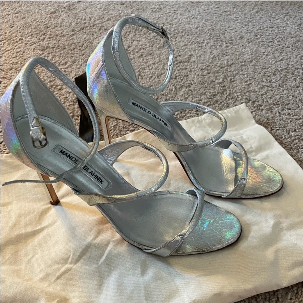 Manolo Blahnik - AUTHENTIC heels, size 40
Silver/iridescent, fabulous!